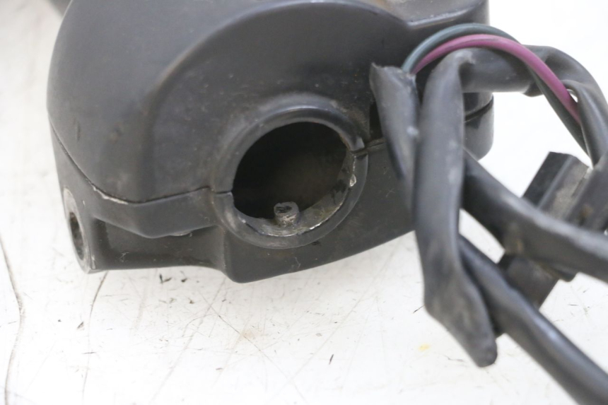 photo de COMMODO DROIT PEUGEOT KISBEE 4T 50 (2010 - 2017) - Autre angle de vue