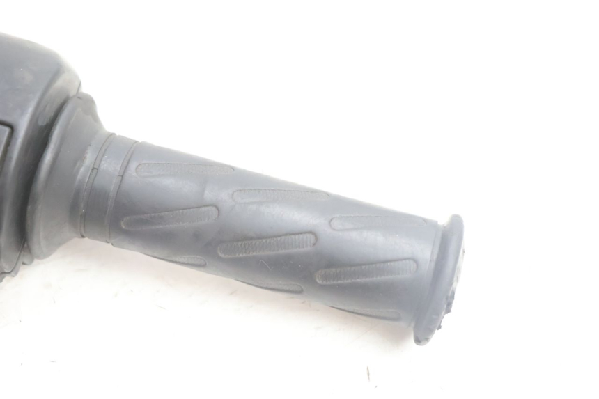 photo de COMMODO DROIT PEUGEOT KISBEE 4T 50 (2010 - 2017) - Zoom état d’usage