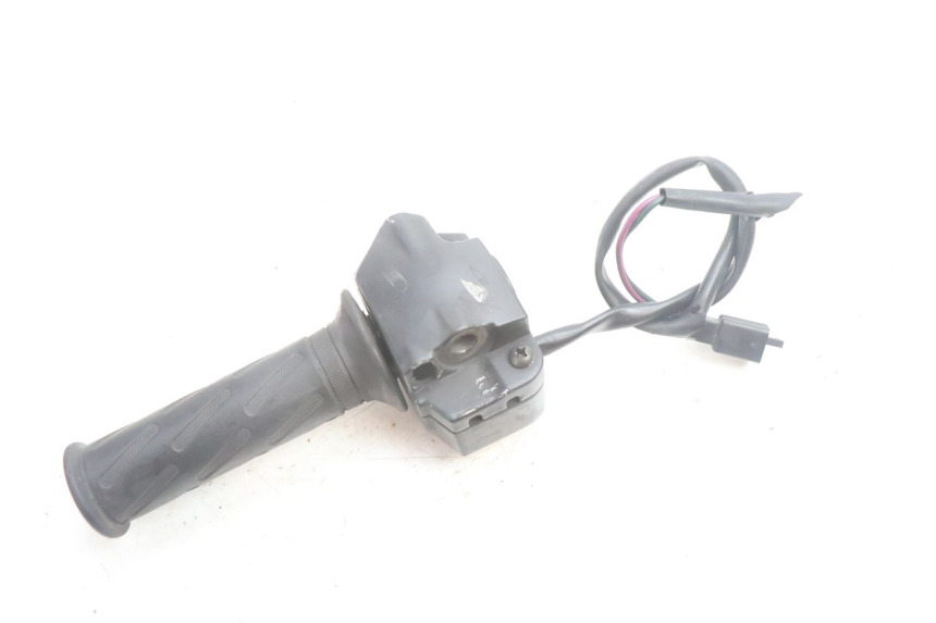 photo de COMMODO DROIT PEUGEOT KISBEE 4T 50 (2010 - 2017) - Gros plan technique