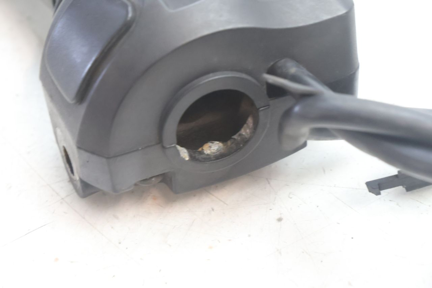photo de COMMODO DROIT PEUGEOT KISBEE 4T 50 (2010 - 2017) - État de surface