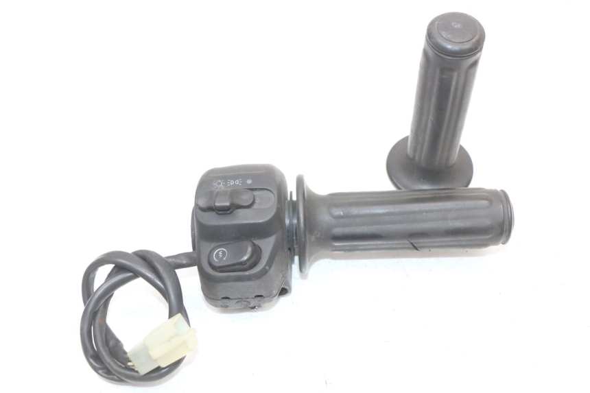 photo de COMMODO DROIT RENAULT KOURANOS 125 (2001 - 2004) - Vue principale