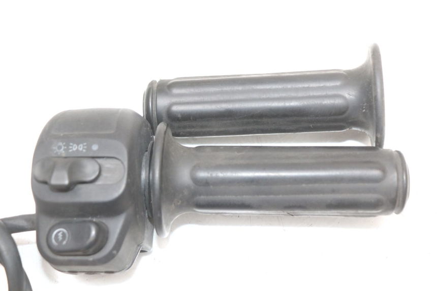 photo de COMMODO DROIT RENAULT KOURANOS 125 (2001 - 2004) - Zoom état d’usage