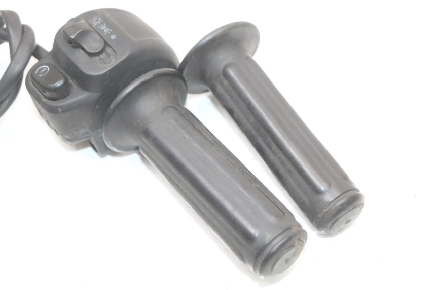 photo de COMMODO DROIT RENAULT KOURANOS 125 (2001 - 2004) - Autre angle de vue