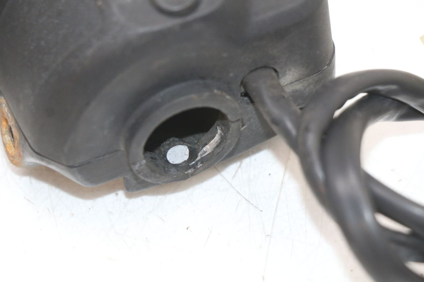 photo de COMMODO DROIT RENAULT KOURANOS 125 (2001 - 2004) - État de surface