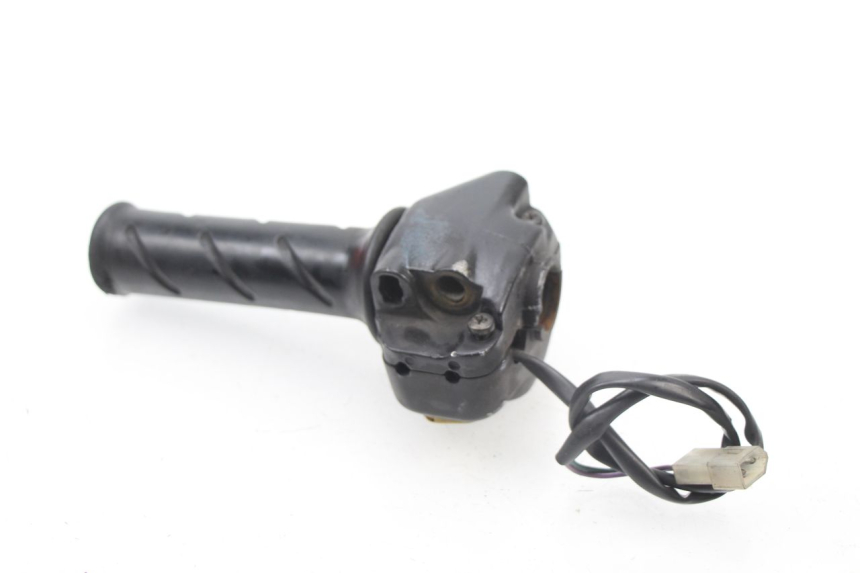 photo de COMMODO DROIT PEUGEOT LOOXOR 50 (2001 - 2004) - Gros plan technique