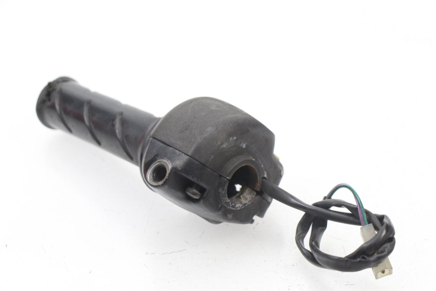 photo de COMMODO DROIT PEUGEOT LOOXOR 50 (2001 - 2004) - Vue d’ensemble