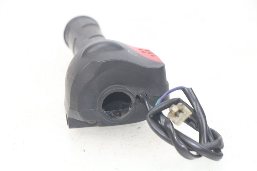 photo de COMMODO DROIT PEUGEOT LUDIX 50 (2008 - 2017) - Autre angle de vue