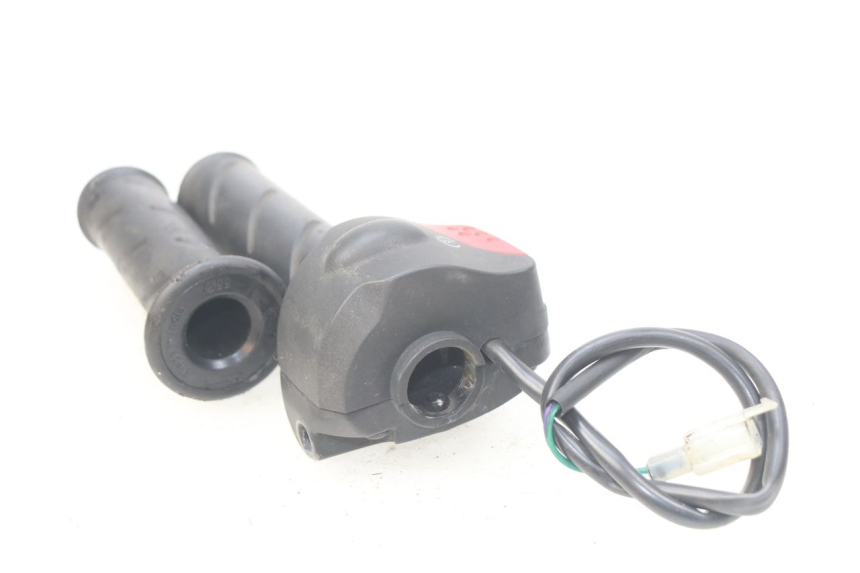 photo de COMMODO DROIT PEUGEOT LUDIX 50 (2008 - 2017) - Autre angle de vue