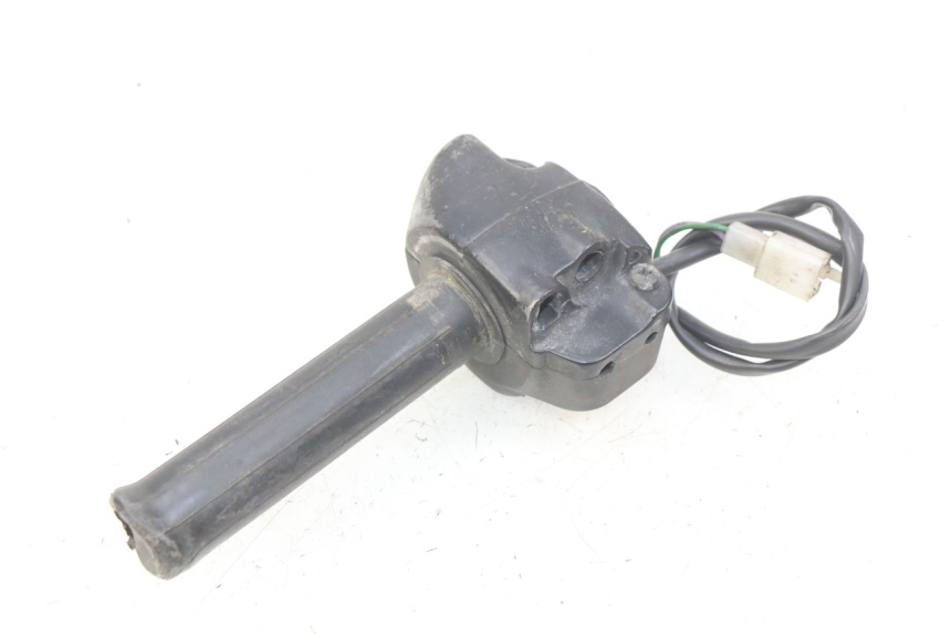 photo de COMMODO DROIT PEUGEOT LUDIX 50 (2005 - 2007) - Gros plan technique