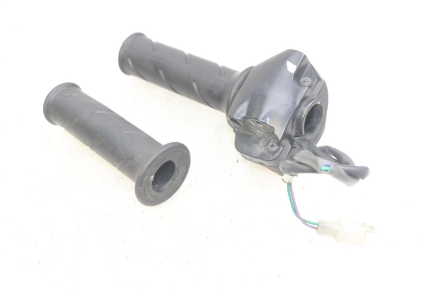 photo de COMMODO DROIT PEUGEOT LUDIX 50 (2005 - 2007) - Détail de la pièce