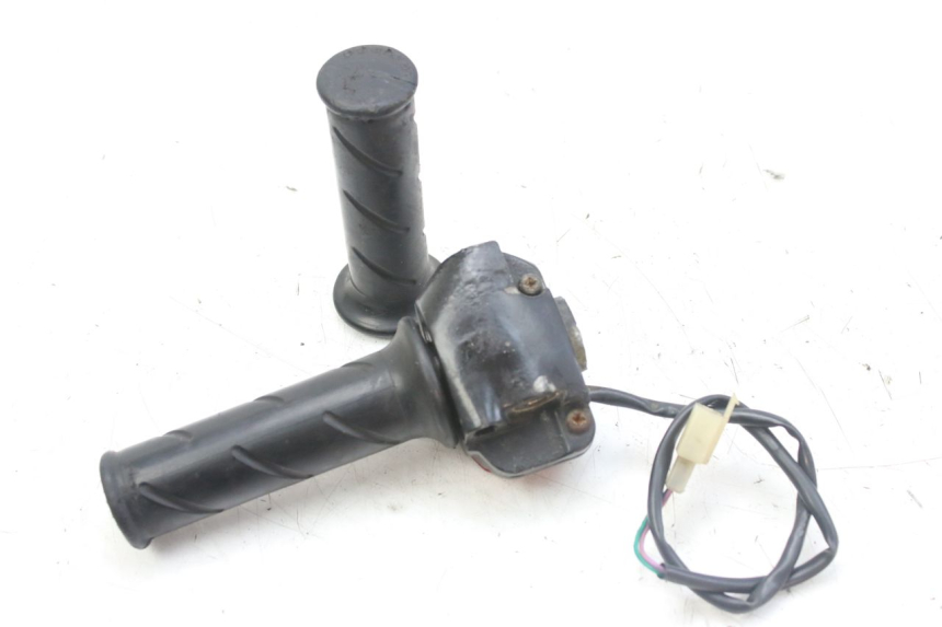 photo de COMMODO DROIT PEUGEOT LUDIX 50 (2008 - 2017) - Détail de la pièce