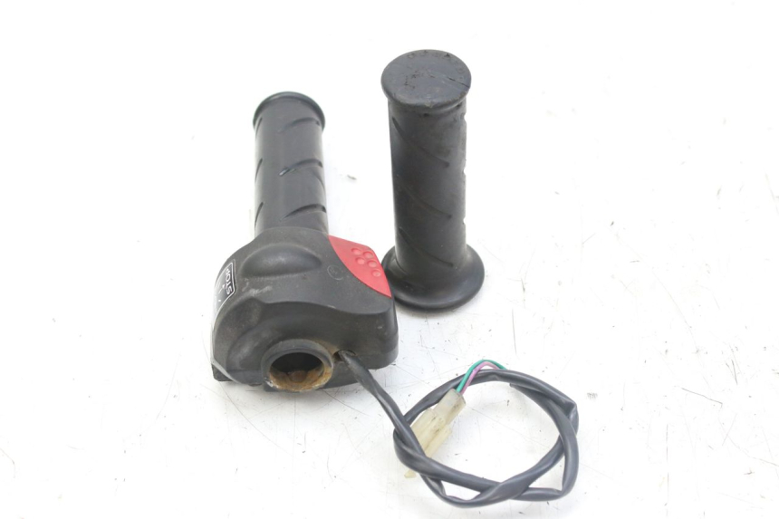 photo de COMMODO DROIT PEUGEOT LUDIX 50 (2008 - 2017) - Zoom état d’usage