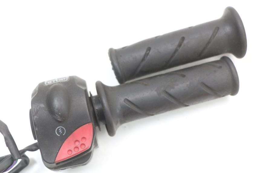 photo de COMMODO DROIT PEUGEOT LUDIX 50 (2008 - 2017) - Zoom état d’usage