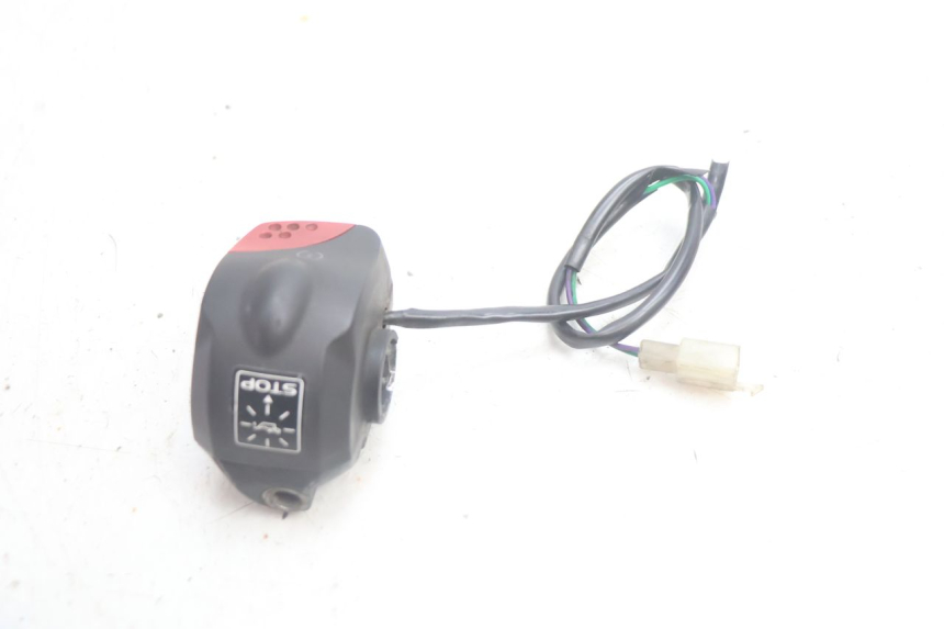 photo de COMMODO DROIT PEUGEOT LUDIX 50 (2005 - 2007) - Zoom état d’usage