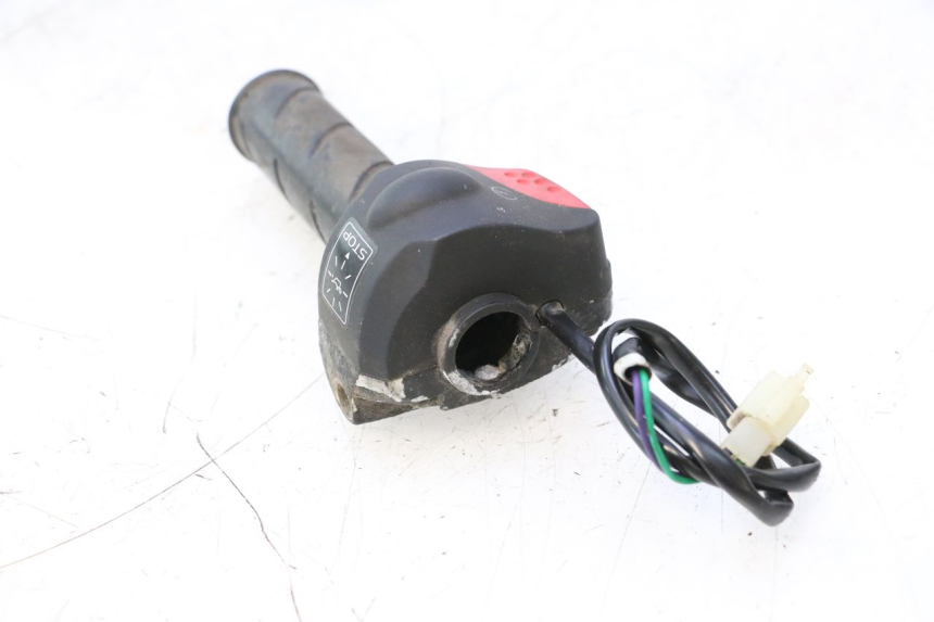 photo de COMMODO DROIT PEUGEOT LUDIX ONE 50 (2004 - 2013) - Points de fixation