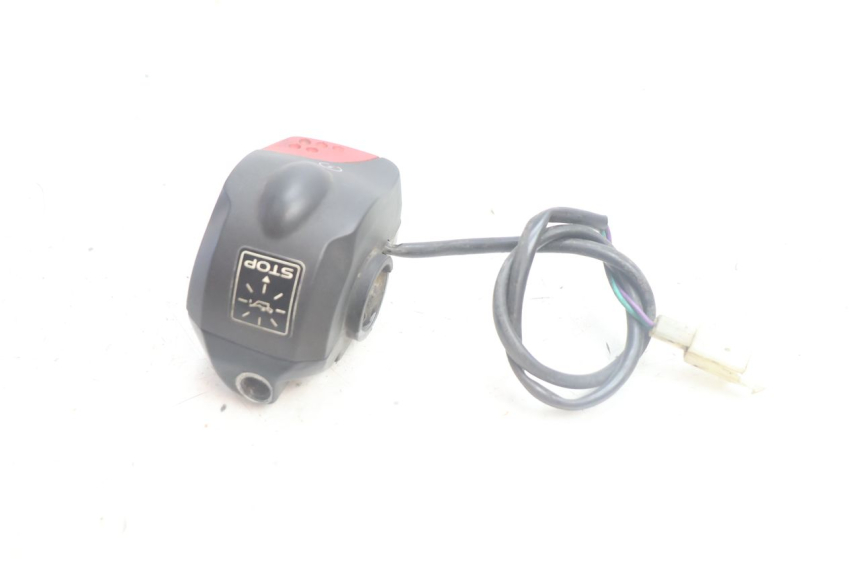 photo de COMMODO DROIT PEUGEOT LUDIX PRO 2T 50 (2010 - 2017) - Zoom état d’usage