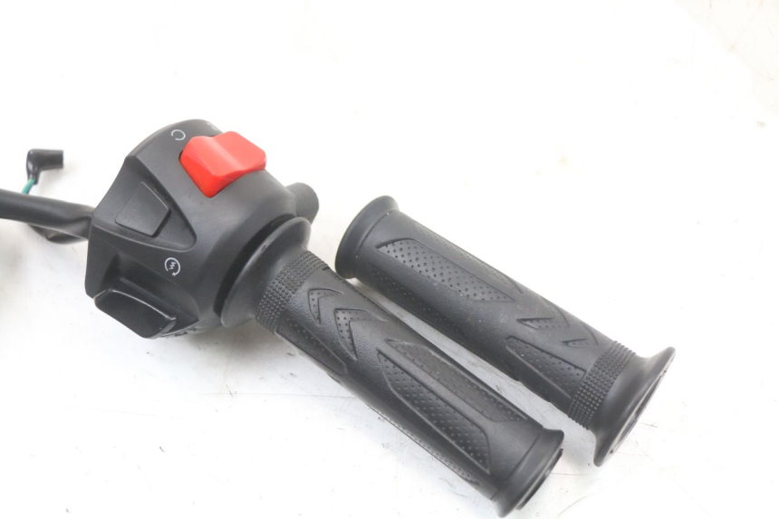 photo de COMMODO DROIT MASAI SCRAMBLER SPORT 125 (2021 - 2025) - Détail de la pièce