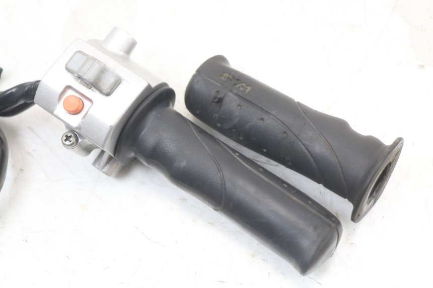 photo de COMMODO DROIT SYM MIO 50 (2011 - 2017) - Détail de la pièce