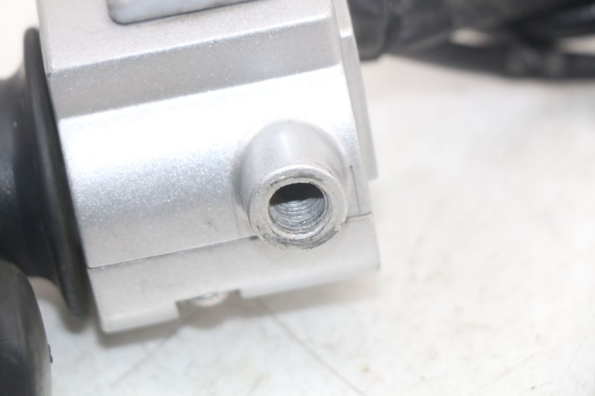 photo de COMMODO DROIT SYM MIO 50 (2011 - 2017) - Gros plan technique