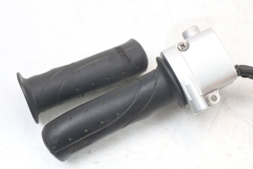 photo de COMMODO DROIT SYM MIO 50 (2011 - 2017) - Points de fixation