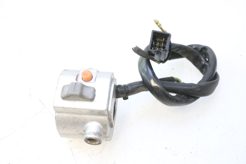 photo de COMMODO DROIT SYM MIO 50 (2005 - 2010) - Détail de la pièce