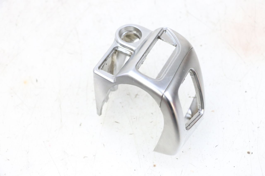 photo de COMMODO DROIT PIAGGIO MP3 HPE 300 (2019 - 2026) - Points de fixation