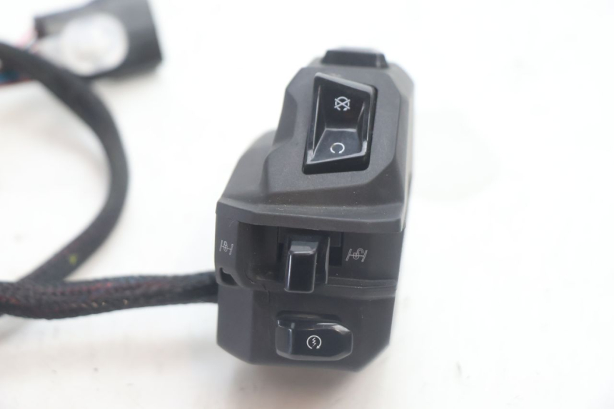 photo de COMMODO DROIT PIAGGIO MP3 HPE 530 (2022 - 2026) - Détail de la pièce