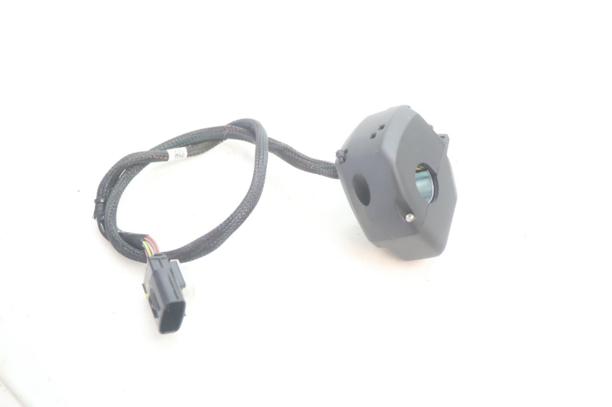 photo de COMMODO DROIT PIAGGIO MP3 HPE 530 (2022 - 2026) - Autre angle de vue