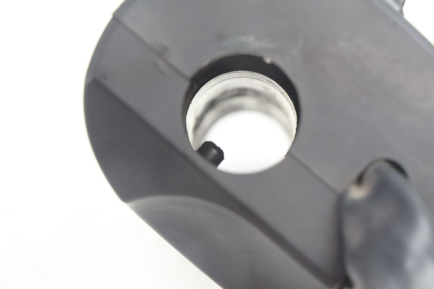 photo de COMMODO DROIT YAMAHA N-MAX NMAX 125 (2021 - 2024) - Points de fixation