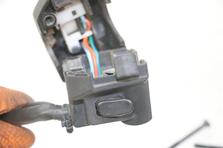 photo de COMMODO DROIT GILERA NEXUS 125 (2009 - 2013) - Marquages et références