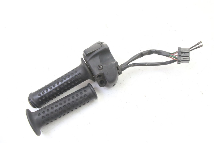 photo de COMMODO DROIT GILERA NEXUS 125 (2009 - 2013) - Gros plan technique