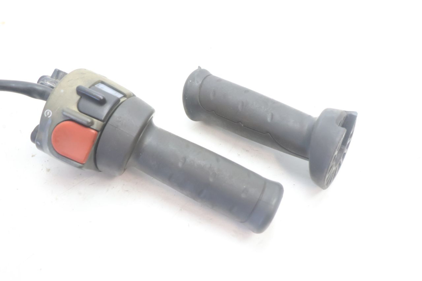 photo de COMMODO DROIT MBK NITRO 50 (2004 - 2008) - Détail de la pièce