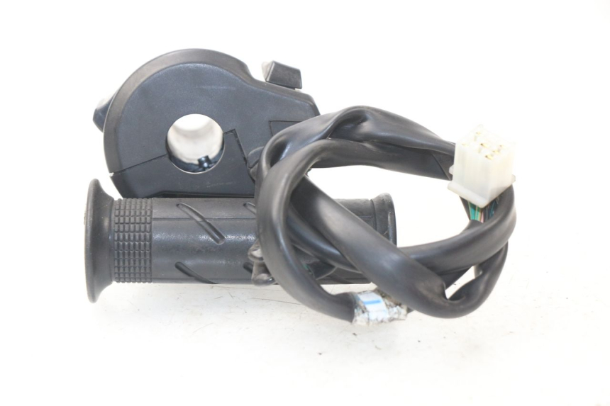 photo de COMMODO DROIT HONDA PCX (JF47) 125 (2012 - 2013) - Zoom état d’usage