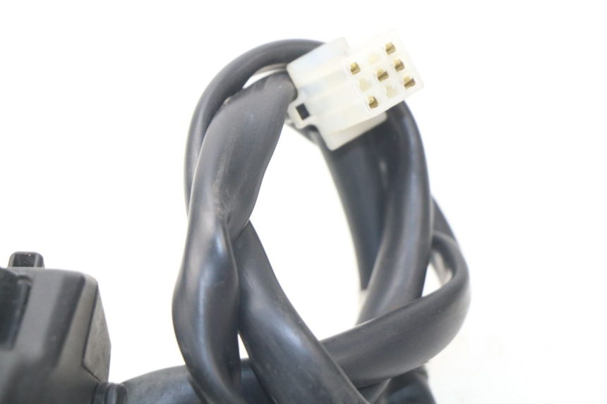 photo de COMMODO DROIT HONDA PCX (JF47) 125 (2012 - 2013) - Gros plan technique