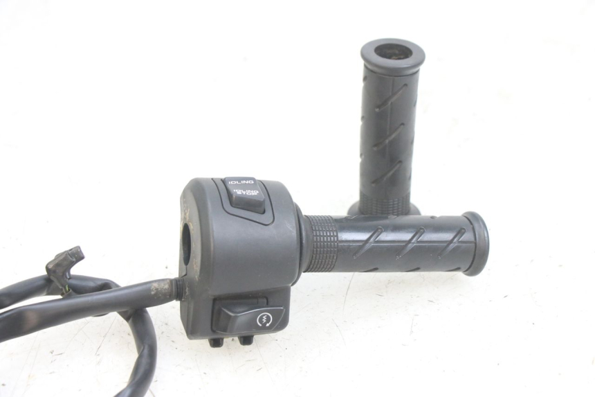 photo de COMMODO DROIT HONDA PCX (JF47) 125 (2012 - 2013) - Gros plan technique