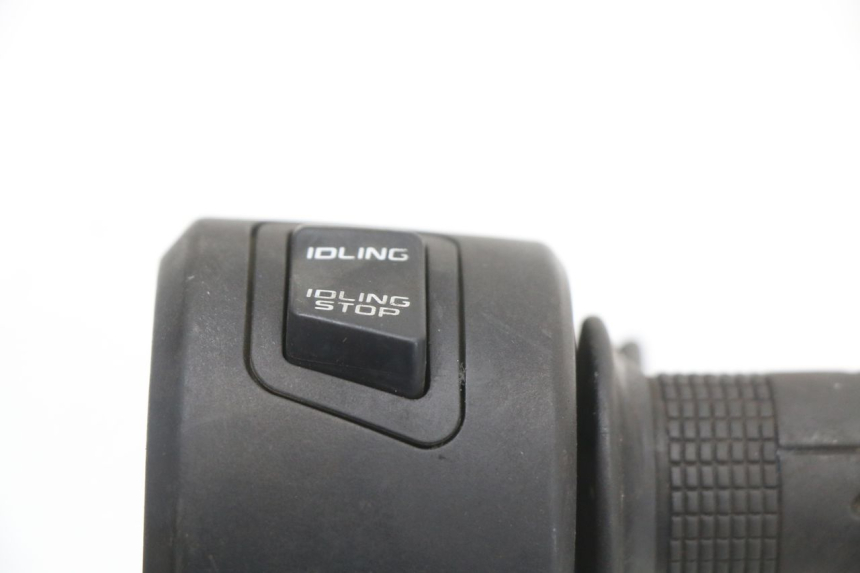 photo de COMMODO DROIT HONDA PCX (JF47) 125 (2012 - 2013) - Gros plan technique