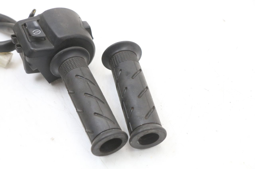 photo de COMMODO DROIT HONDA PCX (JF47) 125 (2012 - 2013) - État de surface