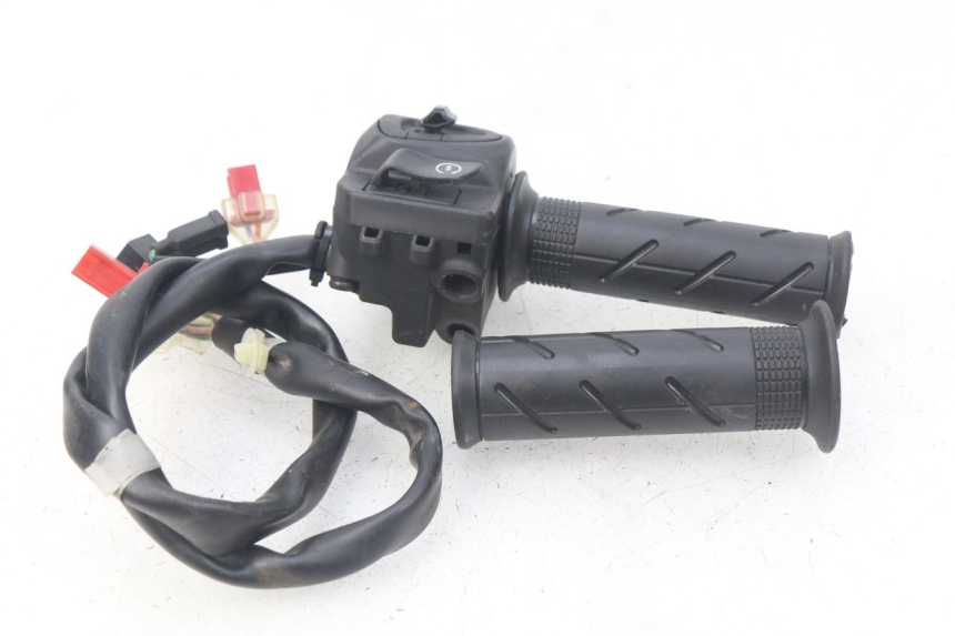 photo de COMMODO DROIT HONDA PCX (JF57/JF64) 125 (2014 - 2018) - État de surface