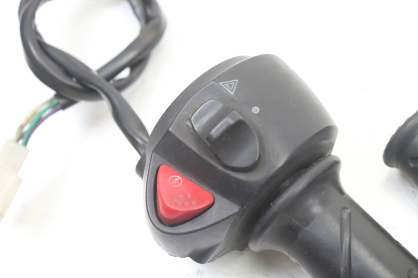 photo de COMMODO DROIT PEUGEOT CITYSTAR 125 (2011 - 2017) - Détail de la pièce