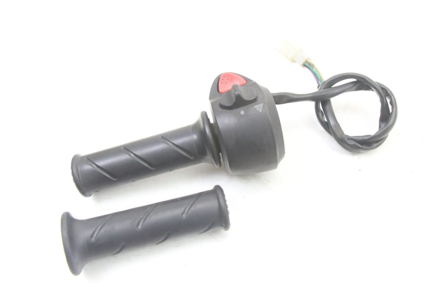 photo de COMMODO DROIT PEUGEOT CITYSTAR 125 (2011 - 2017) - Zoom état d’usage