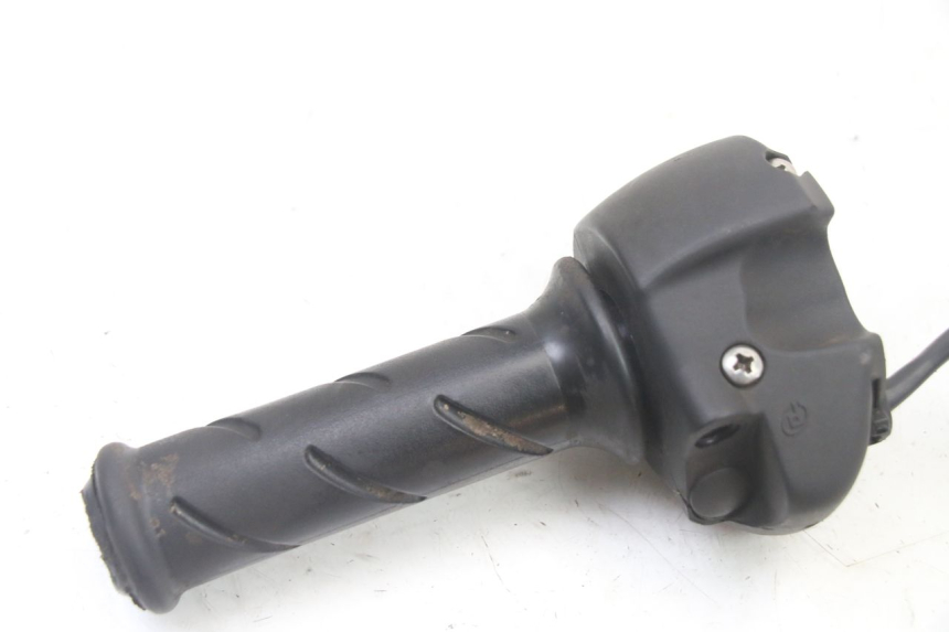 photo de COMMODO DROIT PEUGEOT CITYSTAR 2T 50 (2018 - 2021) - Gros plan technique