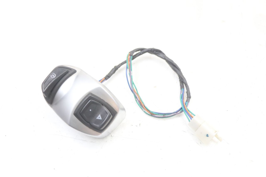 photo de COMMODO DROIT PEUGEOT DJANGO 125 (2014 - 2017) - Zoom état d’usage