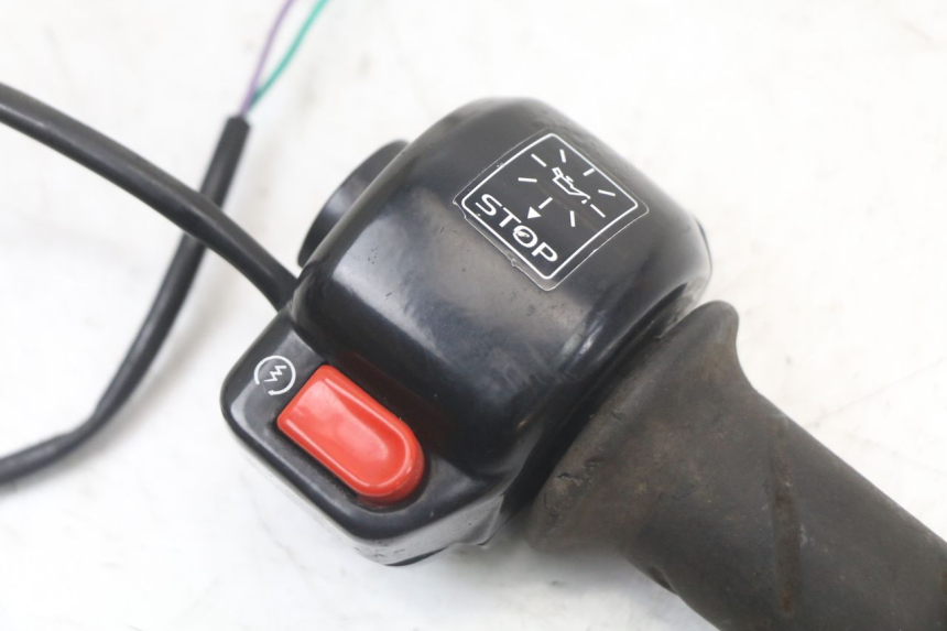 photo de COMMODO DROIT PEUGEOT LUDIX 50 (2005 - 2007) - Zoom état d’usage