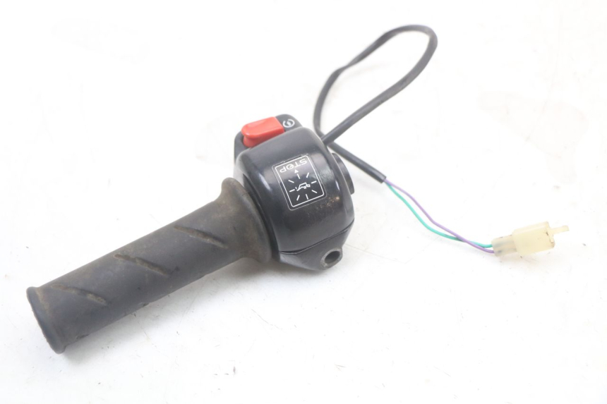 photo de COMMODO DROIT PEUGEOT LUDIX 50 (2005 - 2007) - Autre angle de vue