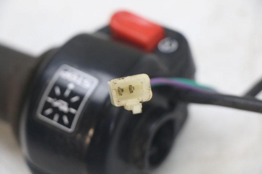 photo de COMMODO DROIT PEUGEOT LUDIX 50 (2005 - 2007) - Marquages et références