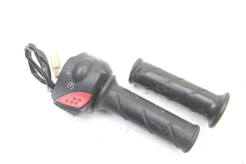 photo de COMMODO DROIT PEUGEOT TREKKER TKR 50 (2005 - 2014) - Vue principale