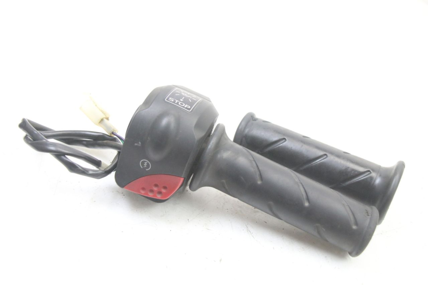 photo de COMMODO DROIT PEUGEOT TREKKER TKR 50 (2005 - 2014) - Zoom état d’usage