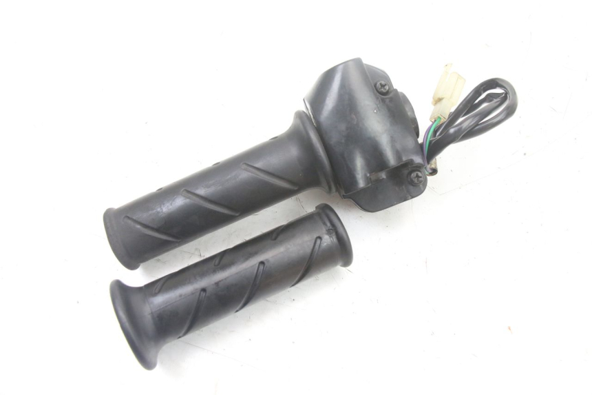 photo de COMMODO DROIT PEUGEOT TREKKER TKR 50 (2005 - 2014) - Gros plan technique