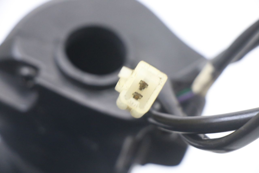 photo de COMMODO DROIT PEUGEOT TREKKER TKR 50 (2005 - 2014) - Points de fixation