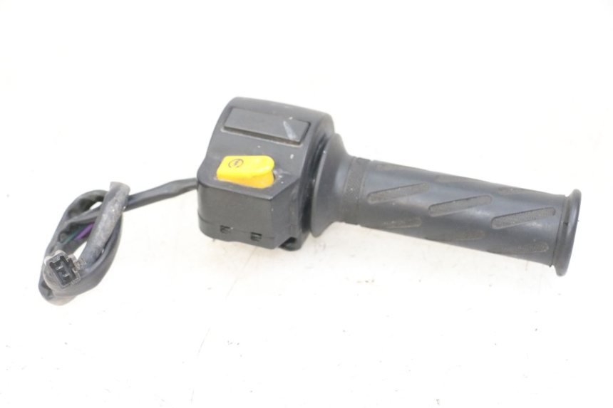 photo de COMMODO DROIT PEUGEOT VIVACITY 125 (2010 - 2017) - Autre angle de vue